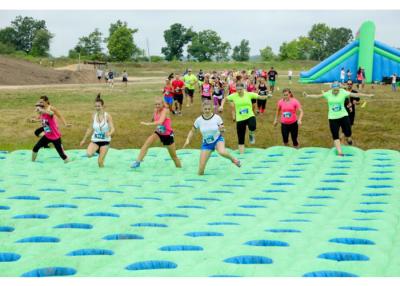 China Herausforderungs-grünes aufblasbares Hindernislauf-Teil-Rennen für Laufmatratze zu verkaufen