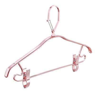 China Durable Outdoor Multifunctional Wardrobe Hanger With Hook Clip Hangers For Pants for sale