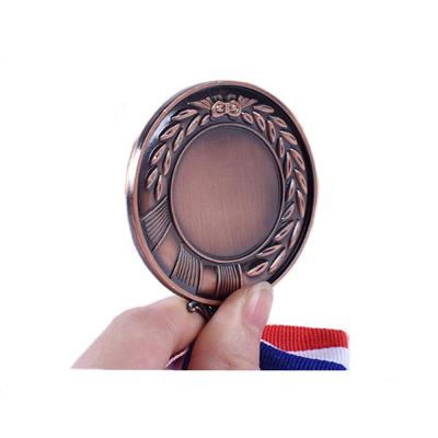 China Customized With Ribbon Sports Award Medal Logo Cheap Gold Silver Copper Medals Metal Blank Honors Medal zu verkaufen