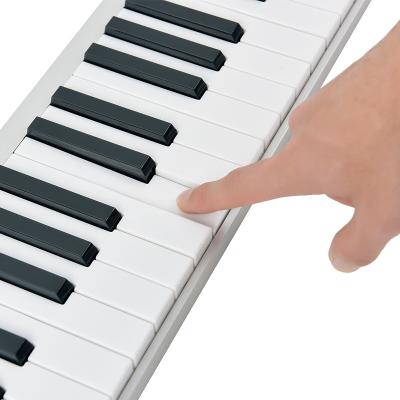 China High quality digital display smart electronic piano with 61 keys and easy to take keyboard piano for sale