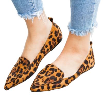 China Wholesale Leopard Print Walking Shoes Flat Loafers Slip On Casual Flats Ladies Fashion Women's Flats for sale