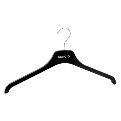 China Outwear Hanger Durable Black Outwear Plastic Hanger With Metal Hook for sale