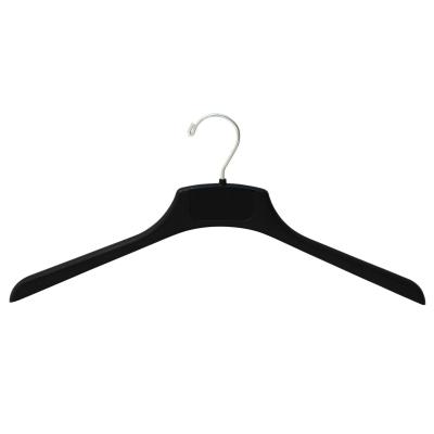 China Chunshui brand 18 inch eco-friendly pp reuse material non-slip black plastic coat hanger for clothes suit for sale