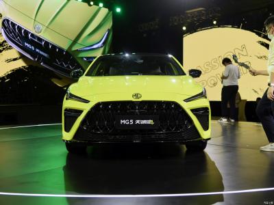 China Der Sport-Limousine-MG5 Hochleistungs-Auto Treibstoff-des Hecktürmodell-1.5T 4 der Tür-5 der Sitz200km zu verkaufen