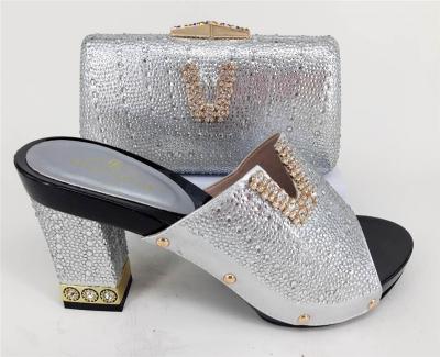 China Pumps Newest Fashion Silver Shoes And Bag Sets Nigerian African Women Wedding Shoes With Bag Set Decorated Crystals Party Pumps for sale