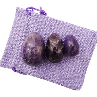 China Tipo de gravura em pedras preciosas Ametista Natural Crystal Egg Set Of 3PCS Hand Carved Kegel Jade Eggs For Women Empowerment à venda