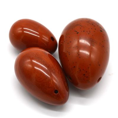 China Huevos de jaspe rojo piedras naturales piedras curativas artesanía ejercicios de Kegel para mujeres huevos de cristal yoni conjunto característica regional en venta