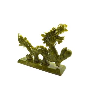 China Natuurlijke groene Chinese jade draken gegraveerd in Feng Shui-stijl voor decoratieve stukken Te koop