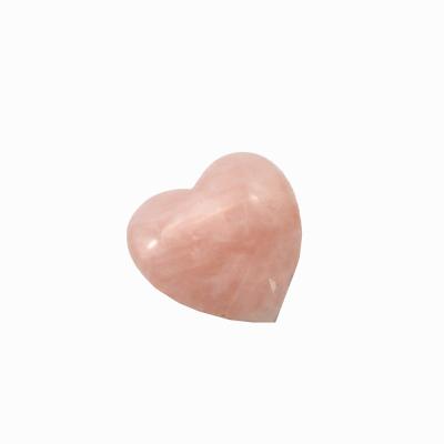 Cina Tecniche in pietra a forma di cuore in quarzo rosa intagliato in vendita