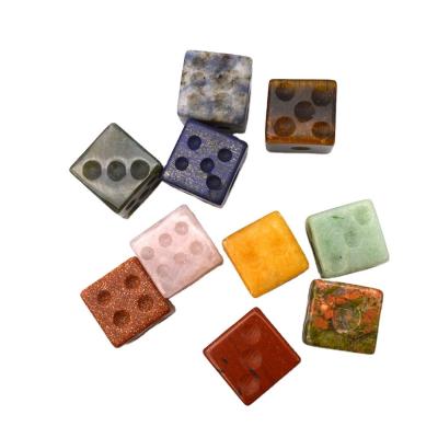 China Ponga sus manos en Gemstone 15mm Cube Dice Un must-have para cualquier entusiasta del juego en venta