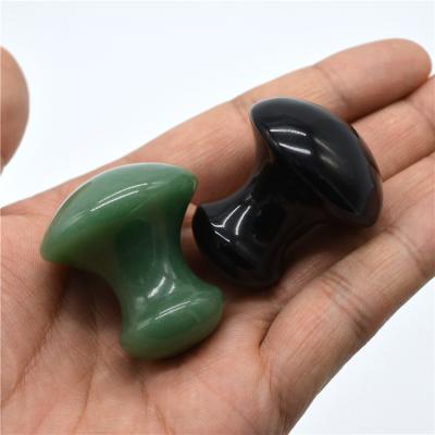 China Kit de massagem de pedra de jade natural polida com pedra de aventurina verde e pedra de obsidiana preta em forma de cogumelo para Gua Sha à venda