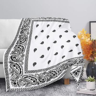 China Factory Outlet Bandana Print Anti-Static Flannel Fleece Covers Soft Warm Flannel Covers Customizable Patterns Cheap Price for sale