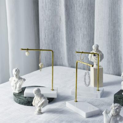 China European style jewelry store hot sale gold metal wire jewelry display stand earring stand with nature marble base for sale