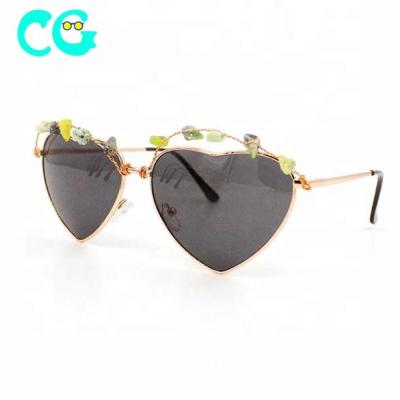 China Retro Metal Sunglasses Fashion Love Heart Fishing Sunglasses Handmade Stone Glasses Ocean Sunglasses for sale