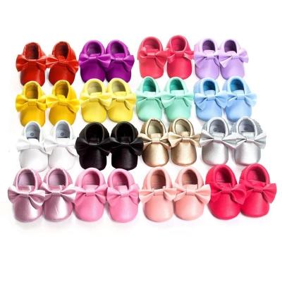 China Wholesale 20 Colors Anti-slippery Girls Vegan PU Baby Shoes Infant Moccasins With Bow for sale