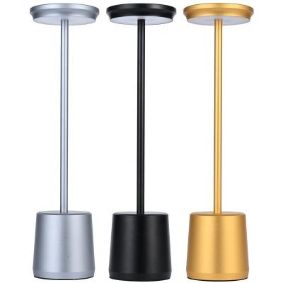 Chine Lampes de table européennes à LED rechargeable sans fil USB avec conception de commutateur CCT à 3 étapes à vendre