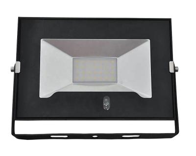 China Smart Breather Flood Light With PIR Sensor, WW, RF Remote Control With Timer 10W 50W Flood Light For Outdoor IP65 for sale