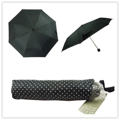 China Manual 3 folds umbrellas for rain umbrella high quality promotional unbrella mixed with black for sale