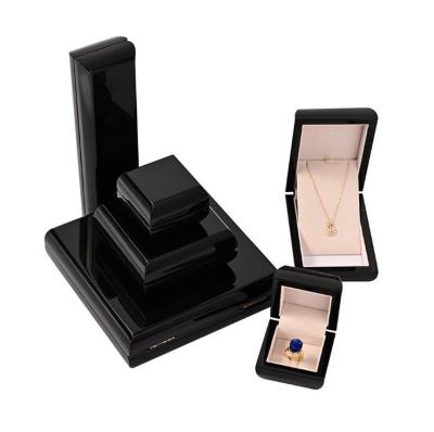 China New Design Handmade Jewelry Wooden Necklace Ring Earring Box Glossy Lacquer Painted Wood Wooden Jewelry Packing Box for sale