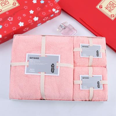 China Newest Design Compressed Gift Cotton Bath Towel Set for sale