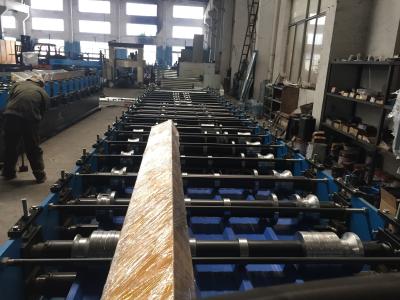 China Metalldeckungs-Blatt-runzelnde Eisen-Blatt-Rolle, die Maschine kalte Galvanisierungs-Linie machend sich bildet zu verkaufen