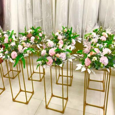 China Romantic Gorgeous Shiny Yellow Color Stainless Steel Wedding Pedestals For Event Decoration for sale