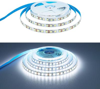 China Hongtop 12V Flex LED Strip 6000K Día Blanco SMD2835 LED 120LEDs/M Cuttable Flexible LED Lámparas de cinta IP20 para el dormitorio en venta