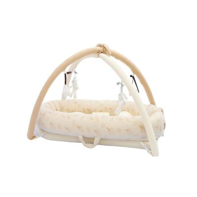 China With 2020 entry-level OEM China factory toy shelf baby crib splicing queen bed removable portable folding crib 620B for sale