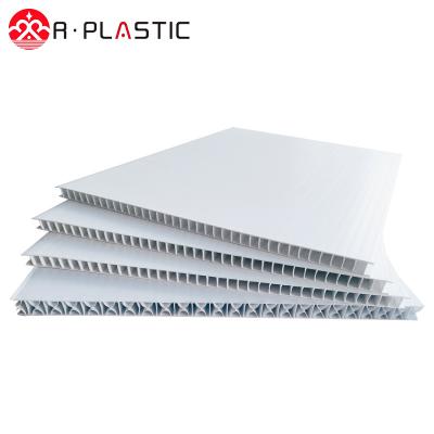 China Eco - Friendly And Recyclable Fireproof Plastic Corrugated Sheet For Protect Floor Wall for sale