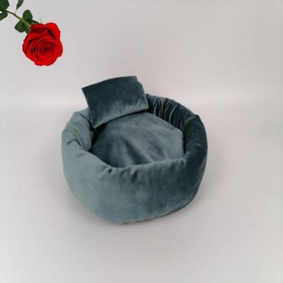 China Plush Dog Kennel Fashion Cat Bed Waterproof Velvet Pet Basket for sale