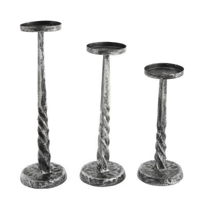 China Retro Home Decor Art Iron Candlestick Cast Iron Candlestick Dining Table Candlelight Dinner Decoration for sale