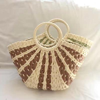 China 100% 2021 Eco-Friendly Rattan Woven Messenger Summer Beach Purse Trendy Designers Straws Small Round Shoulder Straw Bags For Women for sale