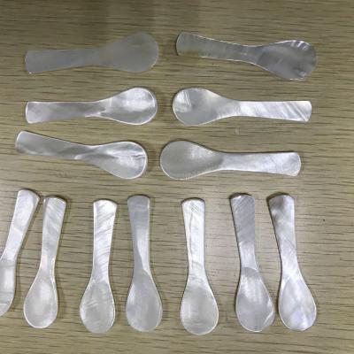 China 75mm Viable Natural Freshwater Shell High Polished Seashell Caviar Dinner Spoon For Restaurant for sale