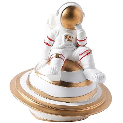 China Other Latest Custom Space Astronaut Decoration Desk Decorates Luxurious Resin Crafts for sale