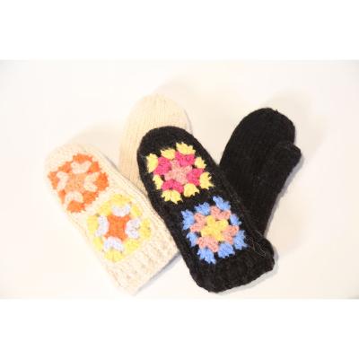 China Keeping Warm Flower Design Crochet Custom Gloves Women Knit To Keep Warm Stretch Winter Acrylic Magic Gloves for sale