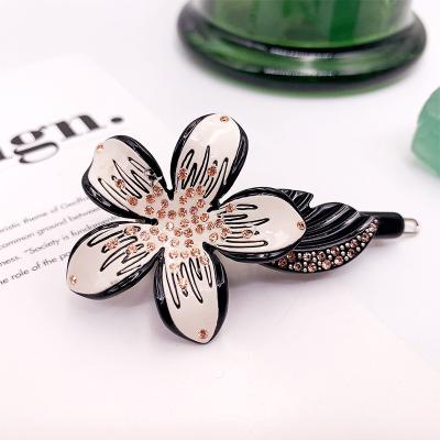 China Fashionable Realistic Hawaiian Flower Resin Hair Clips Grips Korean Diamante Petals Hairpin Girls Hair Clip Crystals Hair Slid Clip Pins for sale