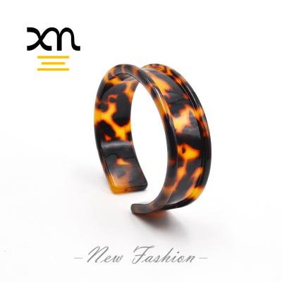 China 2020 CLASSIC New Arrivals Italy Bracelets European Channel Bracelet For Girl Acrylic Women Bracelet Resin Leopard Bangle Positive Bangle for sale