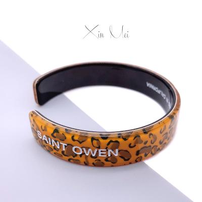 China CLASSIC Wholesale High End Custom Logo Women Bracelet Words Charms 7mm Thick Quality Acetate And Cellulose Bracelet Bangle for sale