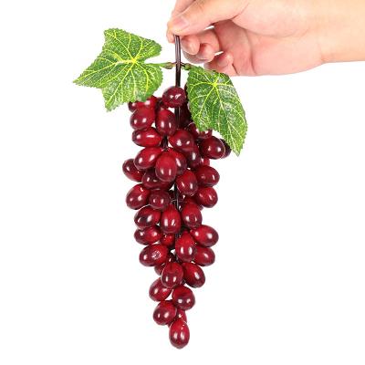 China Wedding Artificial Decorative Artificial Grapes Hydrangea Garland Fruit Plastic Grapes for sale