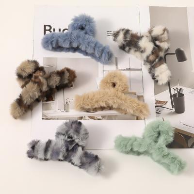 China Wholesale Fashion Yucat Winter Women's Hair Accessories 12cm Woolen Soft Big Hair Cut Girls Pom Pom Plush Hair Claw For for sale