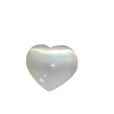 China China Natural Crystal Clear Cat Eye Gypsum White Selenite Carved Hearts For Gift for sale