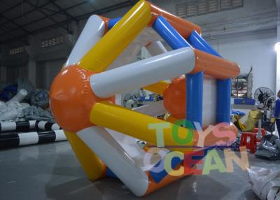 China Rodillo inflable flotante del agua de la rueda del hámster del juego inflable del agua en venta