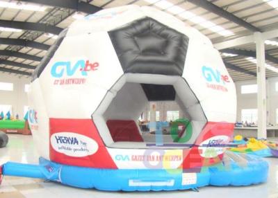 China casa inflable blanco y negro de la despedida de 6,5 de x 5,2 de los x 5.1m para el castillo de la gorila del fútbol en venta