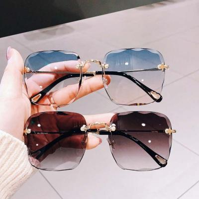 China High Quality Trendy Shades Fashionable Shades Fashion Blue Frame Gold Sunglasses Men Luxury Blue Sunglasses Women for sale