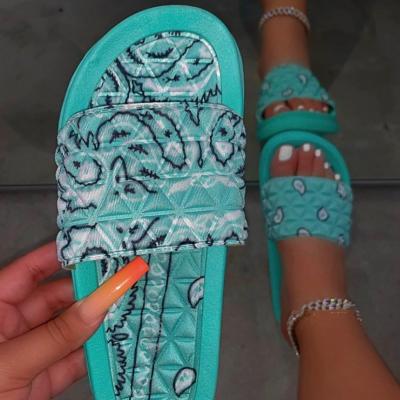 China Lady Slipper Cheap Slippers Nice Pattern Mules Women Beach Slippers Hot Selling Colorful Women Sandals for sale