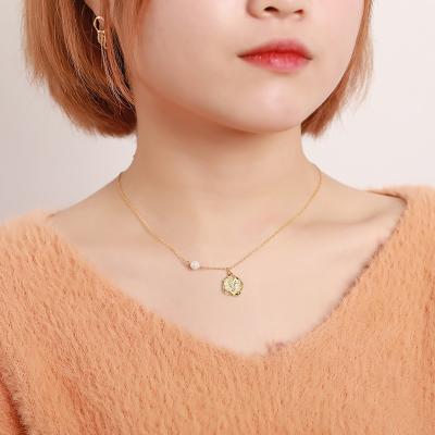 China 14K Gold Plated Portrait Coin Charm Pendant Necklace Custom Vintage Round Shape Pendant for sale