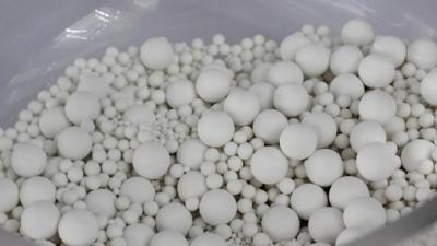 China Medios de molienda de aluminio o zirconio de alta pureza Esfera cerámica para molino de bolas en venta