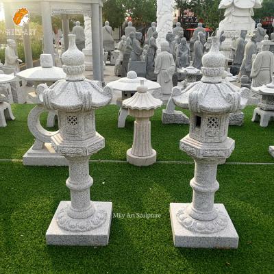 China EUROPEAN Wholesale Japanese Natural Granite Stone Carving Decorative Garden Pagodas Lantern Lighting for sale