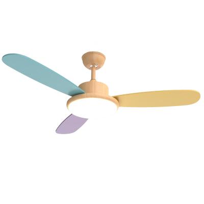 中国 New type modern good price led ceiling fan light blade plastic ceiling fan with lights 販売のため