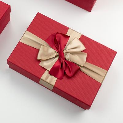 China Folded Red Christmas Gift Boxes With Lids Premium Robe Boxes Lingerie Christmas Boxes for sale